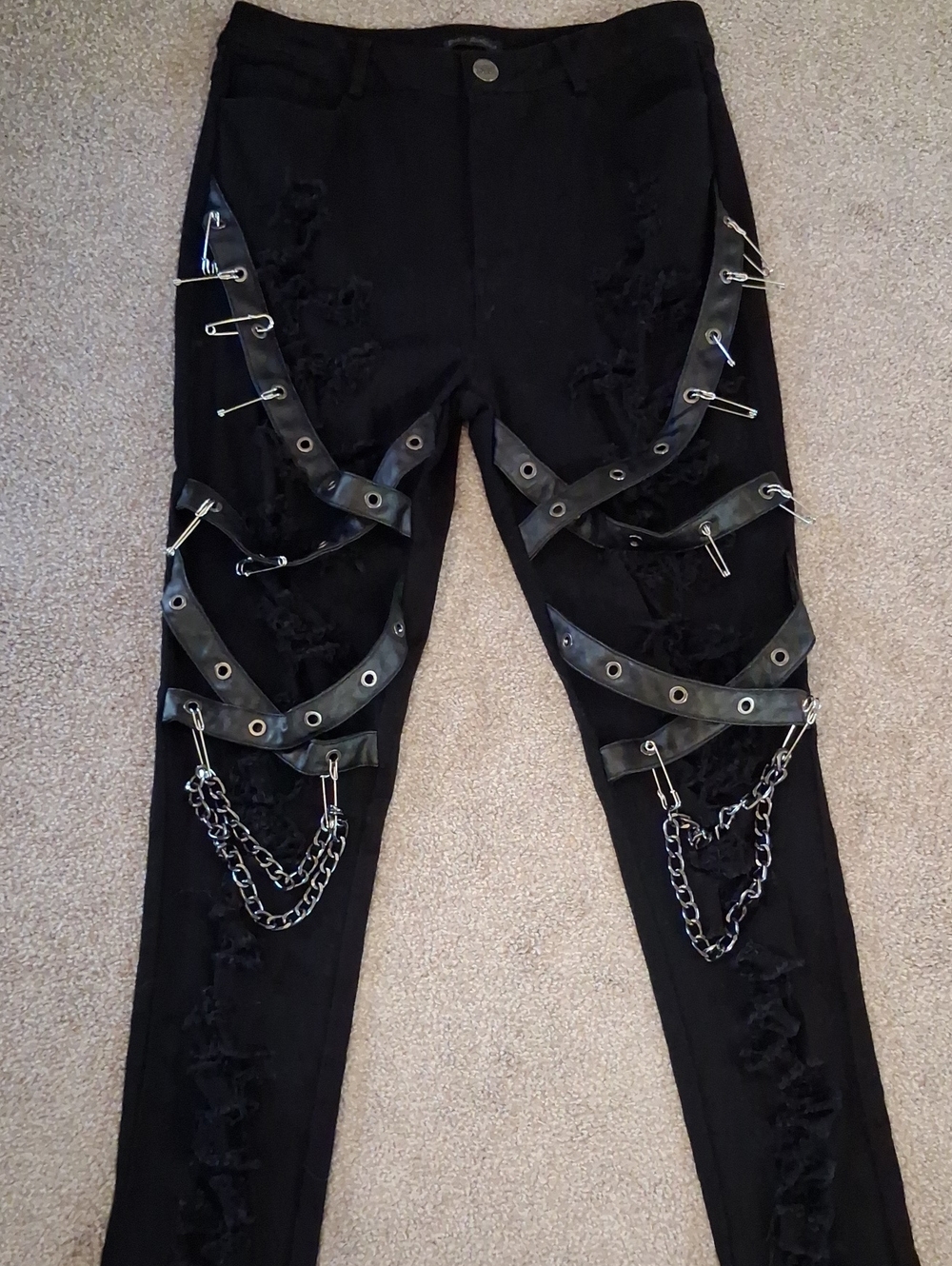 Devil Fashion Like New Black Distressd Goth-Punk-Chains & Pins Jeans. Y2K (M)